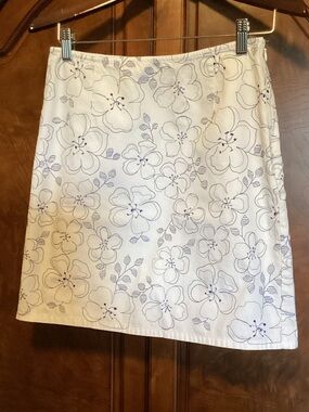 Ann Taylor White A-Line Skirt with Navy Floral Print size 6